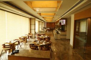 Restaurace v ubytování Efcee Sarovar Premiere Bhavnagar