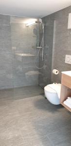 Appart Hotel Pitschonia Self Check-In的一间浴室