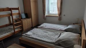 Posteľ alebo postele v izbe v ubytovaní Apartmány Růže
