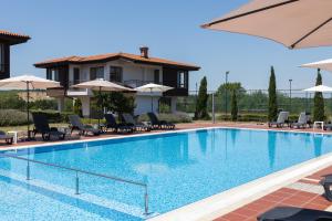 The swimming pool at or close to Villas in Complex Trakiyskiy Bryag