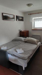 Posteľ alebo postele v izbe v ubytovaní Apartmány Růže