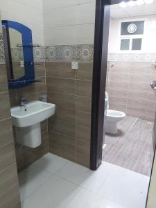 Et badeværelse på زهره الوادي 2 للشقق المفروشة + 40 billeder