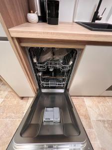 a dishwasher in a kitchen under a counter at Casa Calma in Bar
