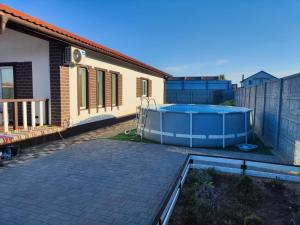a backyard with a swimming pool and a house at Дом Дискавери семейный у моря! in Chornomorsk