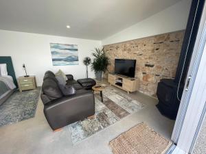 TV a/nebo společenská místnost v ubytování Port Fairy BNB - The Green Suite