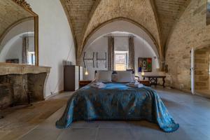 Ένα ή περισσότερα κρεβάτια σε δωμάτιο στο Le Chateau de Blauzac