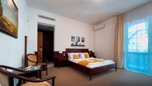 Postel nebo postele na pokoji v ubytování Hotel Tihany Átrium
