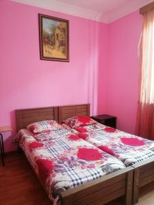 Letto o letti in una camera di Guest House GIA - Bagrationi St # 42