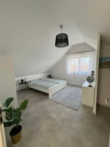 Кровать или кровати в номере Maisonette Wohnung Frechen City