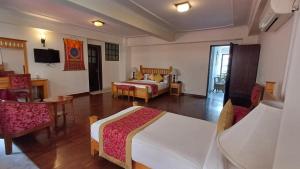 Postel nebo postele na pokoji v ubytování Hotel Holy Himalaya