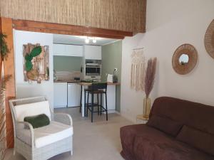a living room with a couch and a kitchen at La casa d'azur in Tourrettes