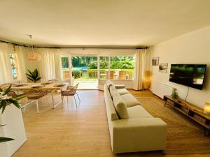 Μια τηλεόραση ή/και κέντρο ψυχαγωγίας στο Illa 76