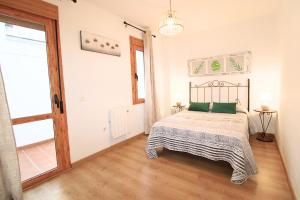 a bedroom with a bed with green pillows on it at Dúplex Gruta by SIERRA VIVA in Aracena
