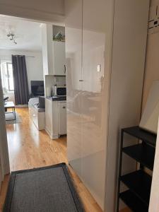 Η κουζίνα ή μικρή κουζίνα στο Agi