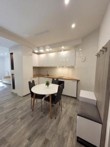 Kuchnia lub aneks kuchenny w obiekcie Artel Villa Tarsis