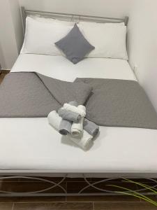 a bed with towels and a blanket on it at Paul’s Houses in Drama