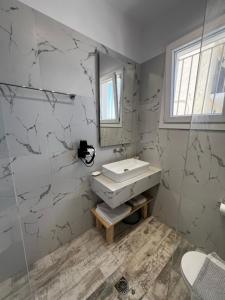 A bathroom at Three Seasons