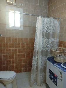 Ένα μπάνιο στο نزل تمارا 1