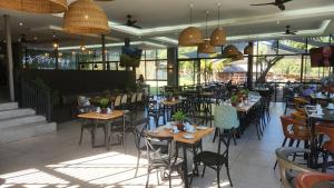 Εστιατόριο ή άλλο μέρος για φαγητό στο Spacious Golf & Wildlife Estate in Hartbeespoort 10 sleeper