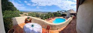 Bazén v ubytování Villa M, Chambres d'Hôtes, Vue mer, Sauna, Piscine à Six-Fours nebo v jeho okolí