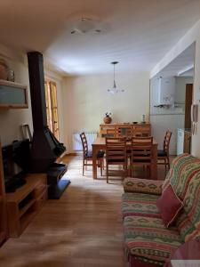 a living room with a couch and a table at Dúplex de muntanya en zona verda a Escaló in Escaló
