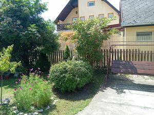 Zahrada ubytování SZIESZTA APARTMAN