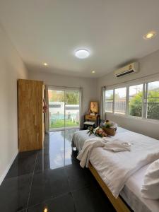 En eller flere senge i et værelse på Paradise Village Heart of Hua Hin