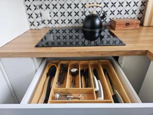 Kuchyňa alebo kuchynka v ubytovaní Apartament wakacyjny Brzeźno