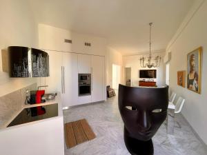 a living room with a black mask on the floor at Andrews Luxury Apartment in La Spezia