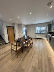 Η κουζίνα ή μικρή κουζίνα στο 13 barley view luxury property