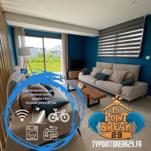 a living room with a round break room with a couch at Ker est, Surf House, plage de Pors Carn à pieds in Penmarcʼh