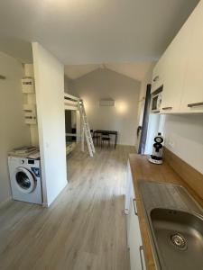 Kuchyňa alebo kuchynka v ubytovaní Castres maisonnette proche du centre ville, parking et jardin