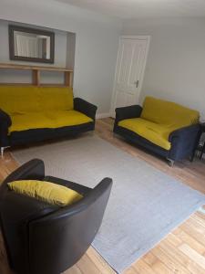 Area soggiorno di Spacious one bed apartment in the centre of Bray