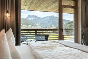 Nespecifikovaný výhled na hory nebo výhled na hory při pohledu z hotelu
