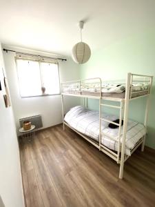 Katil atau katil-katil dalam bilik di Maison ambiance COSY - Détente - Clim - 3 chambres