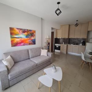 Kuchyňa alebo kuchynka v ubytovaní MAGENTA RUBY #DTerra Apartments# FREE PRIVATE PARKING!!