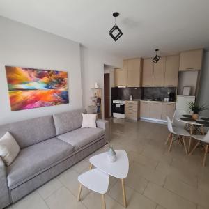 Kuchyňa alebo kuchynka v ubytovaní MAGENTA RUBY #DTerra Apartments# FREE PRIVATE PARKING!!