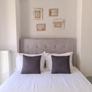 Posteľ alebo postele v izbe v ubytovaní MAGENTA RUBY #DTerra Apartments# FREE PRIVATE PARKING!!