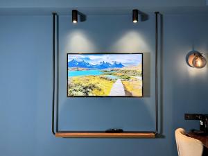 TV a/nebo společenská místnost v ubytování Design Hotel & Private Spa - Tbilisi Edition