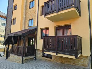 Το κτήριο όπου στεγάζεται  το διαμέρισμα