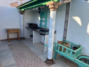 a room with a sink and a table in a house at Alojamiento Cerro de las Salinas in Ronda