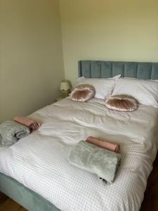 Postel nebo postele na pokoji v ubytování Teach Elle Cottage F94V2W2