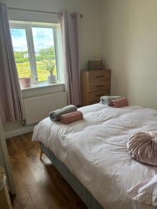 Postel nebo postele na pokoji v ubytování Teach Elle Cottage F94V2W2