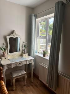 TV a/nebo společenská místnost v ubytování Teach Elle Cottage F94V2W2