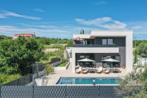 Πισίνα στο ή κοντά στο Villa Dekorti