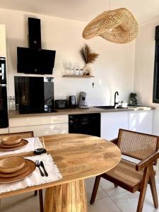 Kuchyň nebo kuchyňský kout v ubytování Le Mika House + 24 fotografií