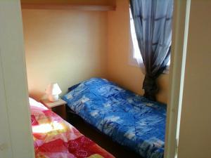 Ένα ή περισσότερα κρεβάτια σε δωμάτιο στο Petit chalet