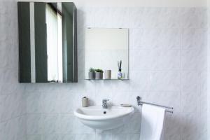Koupelna v ubytování DeHomes - Relax & Business Apartments