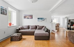 Posezení v ubytování Three-Bedroom Apartment In Broager