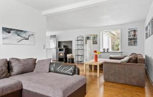 Posezení v ubytování Three-Bedroom Apartment In Broager